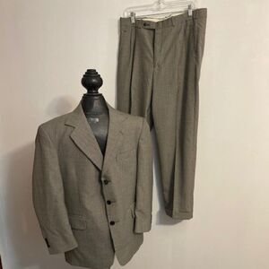 Barry Manufacturing Black/Gray Plaid suit, size 40